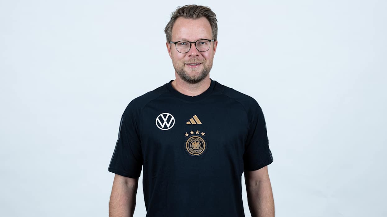 Germany U20 Men's Studio Portraits ZWICKAU, GERMANY - NOVEMBER 17: Daniel Hensler of Germany poses during the Germany U20 Men's Studio Portraits at First Inn Zwickau on November 17, 2022 in Zwickau, Germany. (Photo by Boris Streubel/Getty Images for DFB)