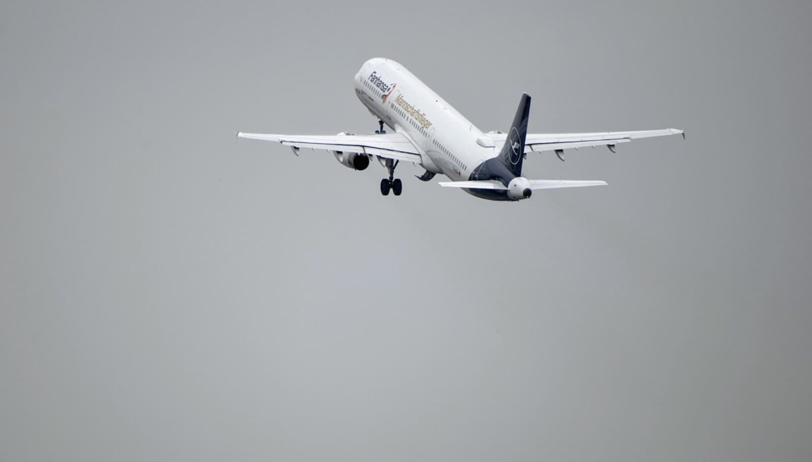 FRANKFURT AM MAIN, GERMANY - JUNE 12:  The German national depart with a Lufthansa plane at Frankfurt  International Airport to the 2018 FIFA World Cup Russia on June 12, 2018 in Frankfurt am Main, Germany.  (Photo by Thomas Lohnes/Bongarts/Getty Images)