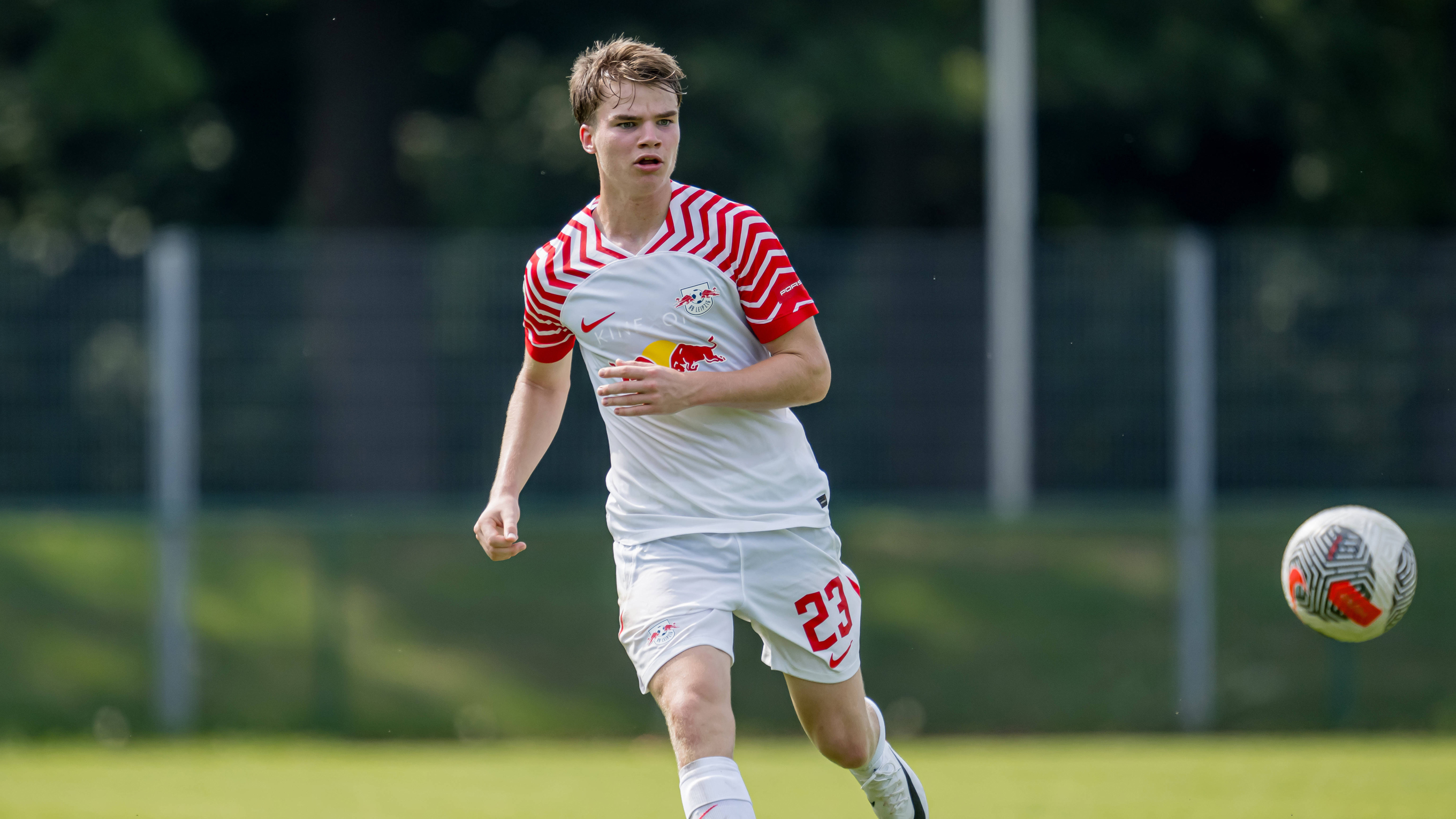 Leipzigs Friedrich Heyer. Fussball B-Junioren Bundesliga Nord/Nordost 23/24: RB Leipzig U17, U 17 - 1. FC Union Berlin U Leipzigs Friedrich Heyer. Fussball B-Junioren Bundesliga Nord/Nordost 23/24: RB Leipzig U17, U 17 - 1. FC Union Berlin U17 2:1. 20. August 2023: Markranstaedt, Stadion am Bad. RB Leipzig U17 - 1. FC Union Berlin U17 2:1 *** Leipzigs Friedrich Heyer Football B Junior Bundesliga North East 23 24 RB Leipzig U17 1 FC Union Berlin U17 2 1 20 August 2023 Markranstaedt, Stadion am Bad RB Leipzig U17 1 FC Union Berlin U17 2 1
