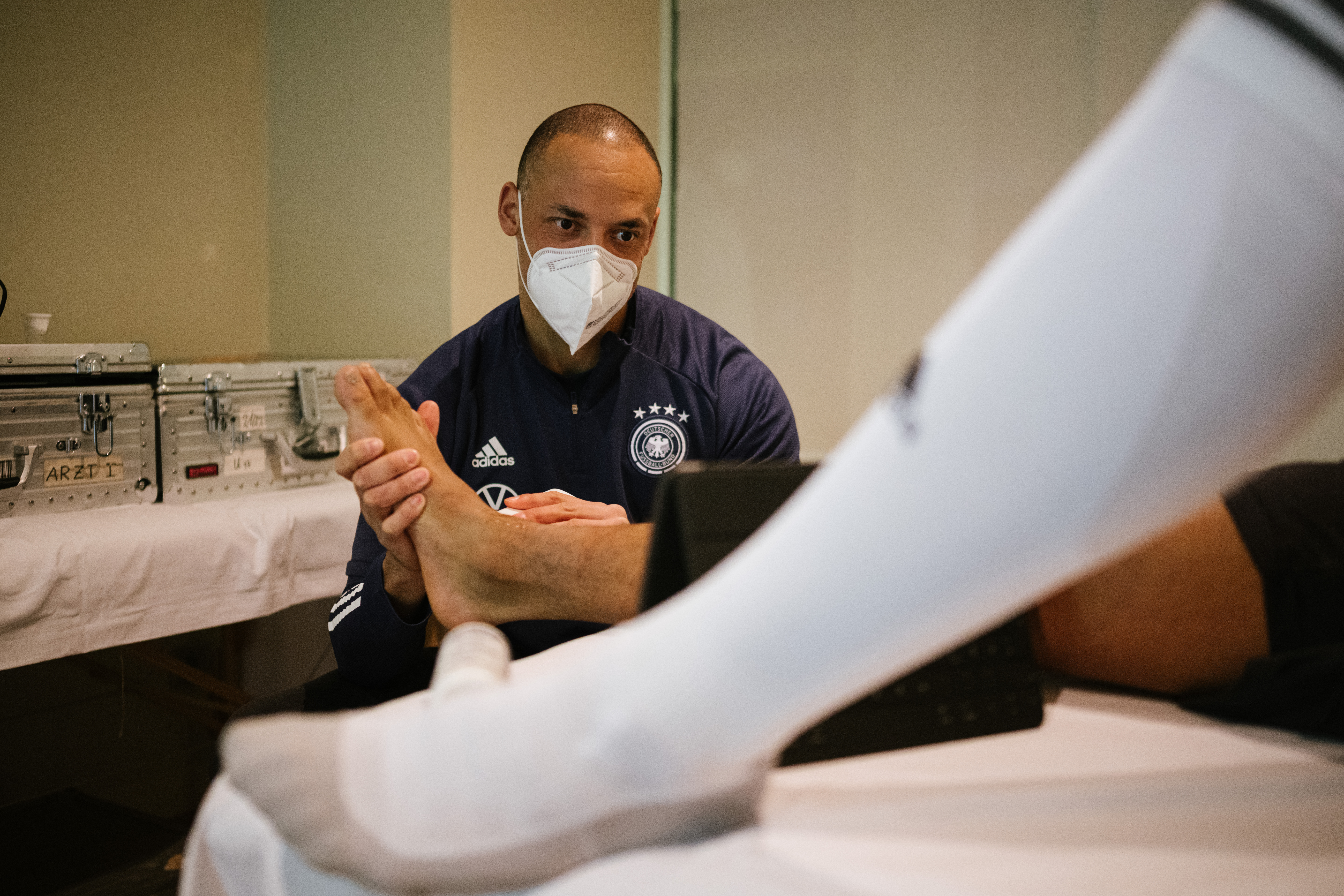 Physiotherapy - DFB Juniors Training Camp SAN PEDRO DEL PINATAR, SPAIN - JANUARY 6: <<enter caption here>> during the DFB Juniors Training Camp 2022 on January 6, 2022 in San Pedro del Pinatar, Spain. (Photo by Lukas Schulze/Getty Images)