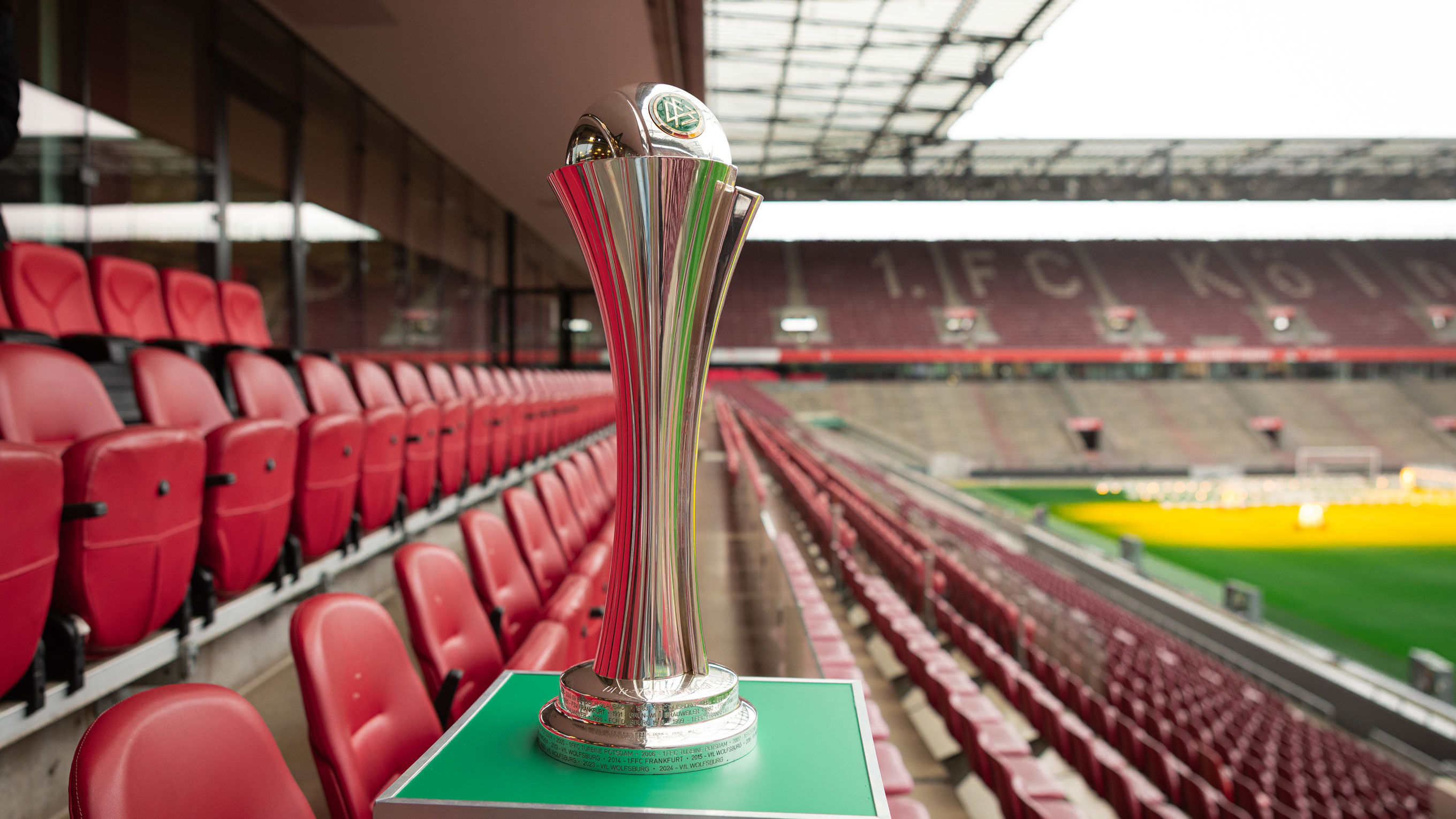 DFB-Pokal der Frauen,Pokal,Trophäe,Platzhalter,Symbolbild