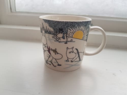 Ny Mumin mugg Åka skidor med Herr Brisk