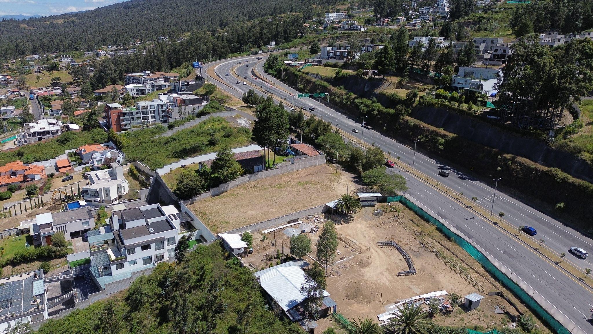 Land on Ruta Viva, 1624 m2