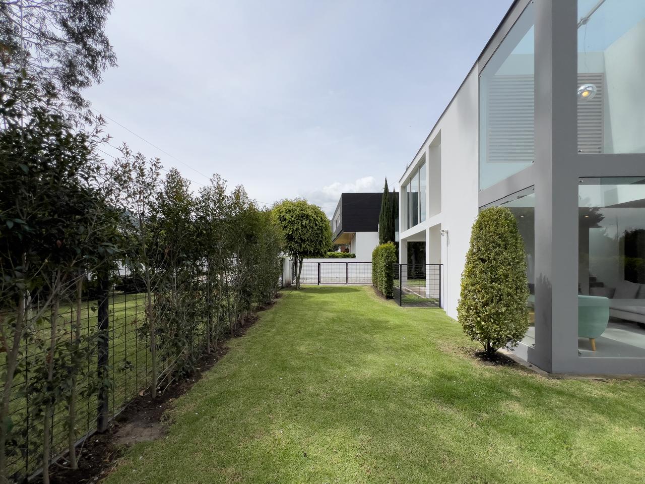 House in Tumbaco, 410 m2 plot