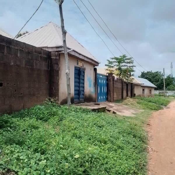2 Bedroom House and Shop for sale in Ahule, Makurdi, Benue