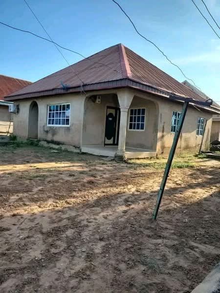 Additional view of Spacious Three Bedroom Flat