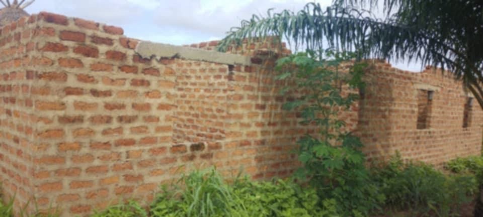 Uncompleted 5-Room Property on a Plot for sale in Tse-kucha Market, Makurdi, Benue