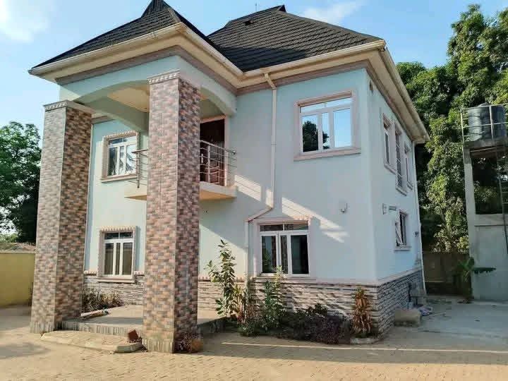 4 Bedroom Duplex with 2 Bedroom BQ for sale in Gaadi layout, Makurdi, Benue