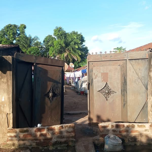 Large 25-Room House For Sale Makurdi for sale in Opposite Police Zone 4, Makurdi, Benue