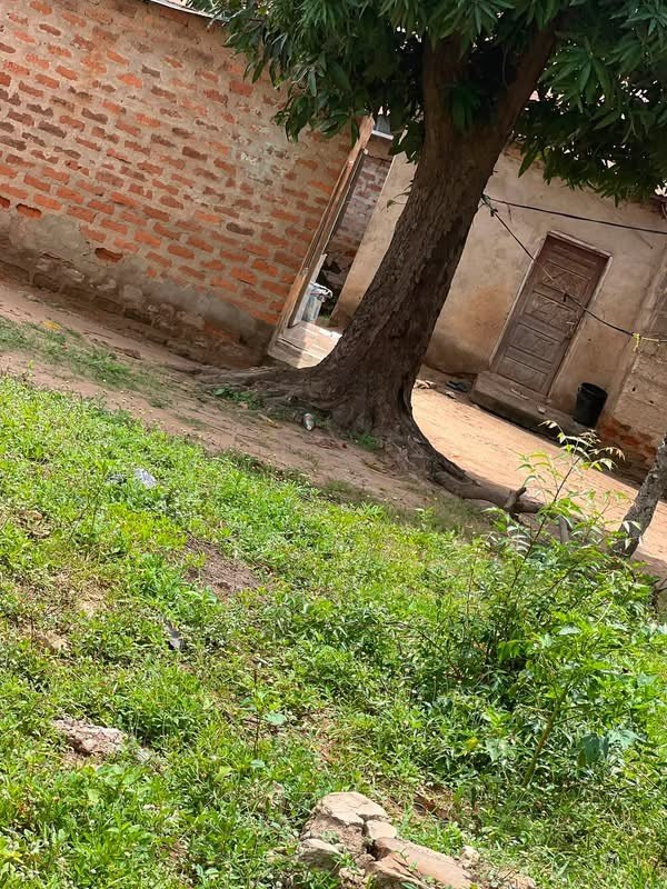 Plot with Three Single Rooms for sale in Behind Ushakaa Clinic, Civil Service Commission, Old Otukpo Road, Makurdi, Benue