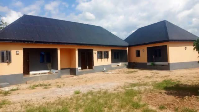 Mini Estate with Self-contained Rooms and Flats for sale in Yaikyo, Makurdi, Benue