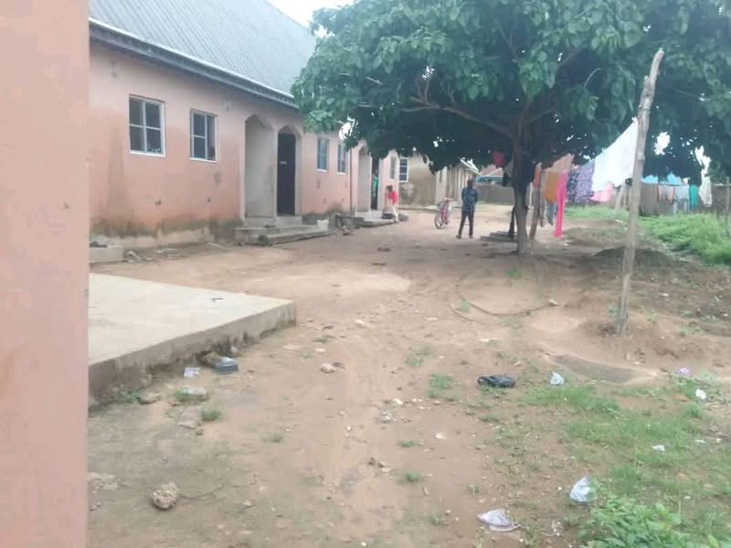 9 Units Self Contained Apartments for sale in Naka Road, Makurdi, Benue