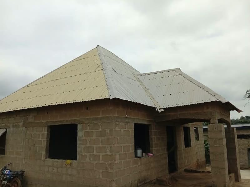 Uncompleted Three Bedroom House for sale in Yaikyor, Makurdi, Benue