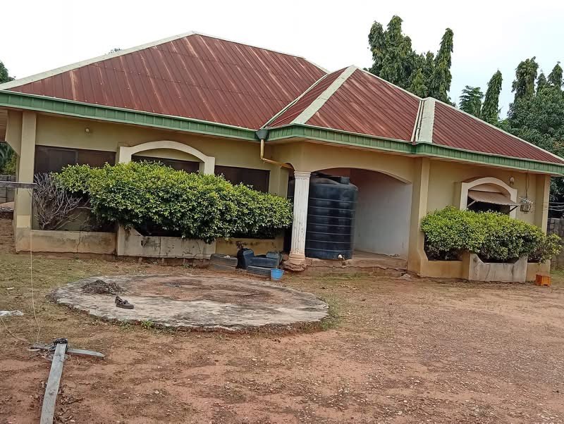 Clean Three-Bedroom Flat for Sale in Nyiman for sale in Nyiman, Makurdi, Benue