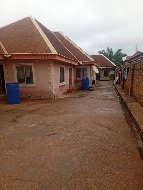 4 Bedroom House with Shops for sale in Wadata, Makurdi, Benue