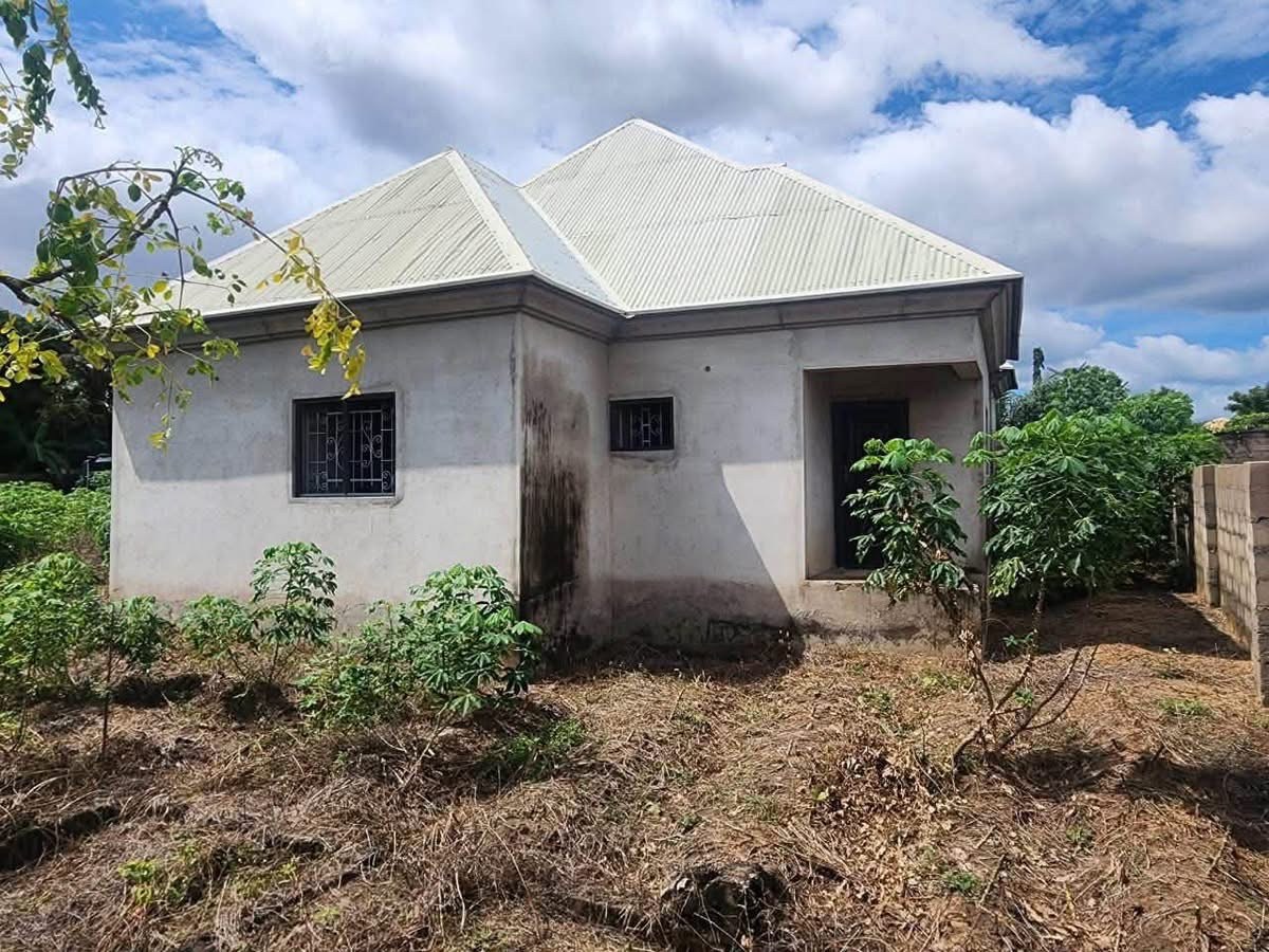 Additional view of 2 Bedroom House with Ate and Store