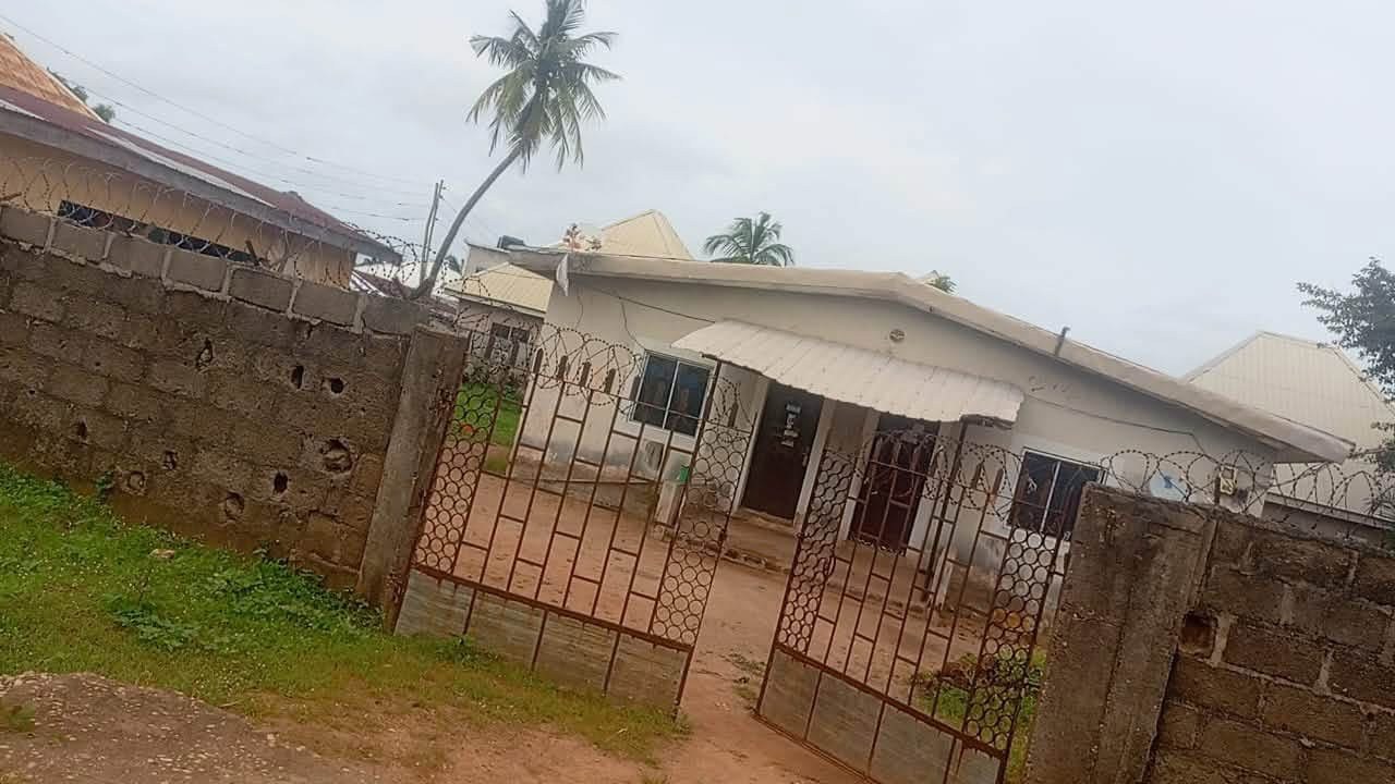 Two and Three Bedroom Flats with Boy's Quarters for sale in High level, Makurdi, Benue