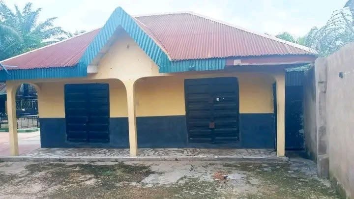 Fine Double Shop on Otukpo Road for rent in Makurdi, Benue
