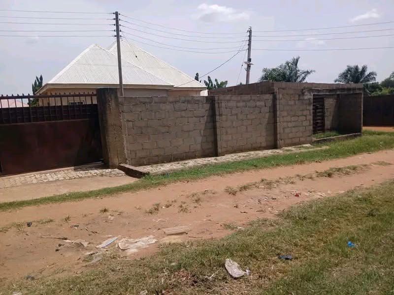 Additional view of 3 Bedroom Flat with Shop for Sale
