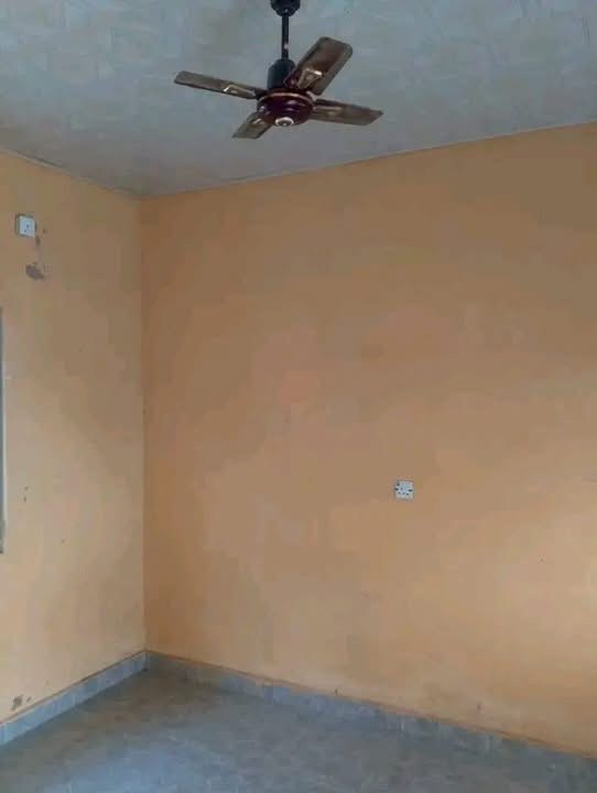 Additional view of Clean Room and Parlor for Rent