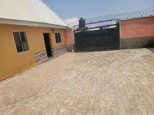 Additional view of Modern 3-Bedroom House with Amenities