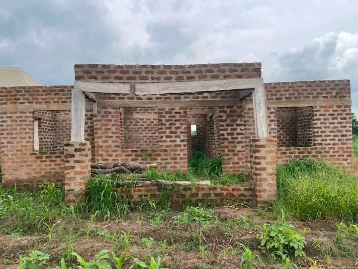Uncompleted 3-Bedroom Flat for Sale for sale in Apir, Makurdi, Benue