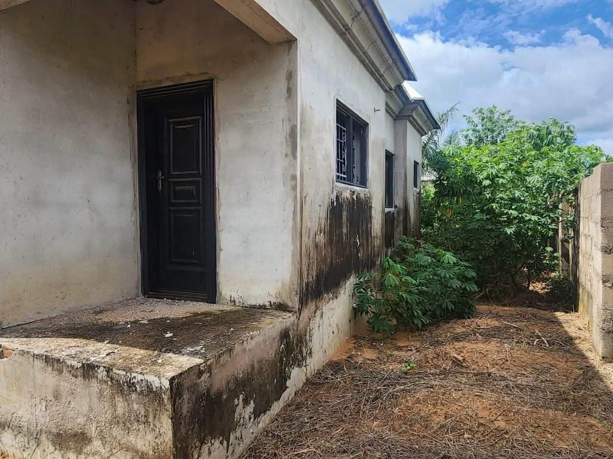 Additional view of 2 Bedroom House with Ate and Store