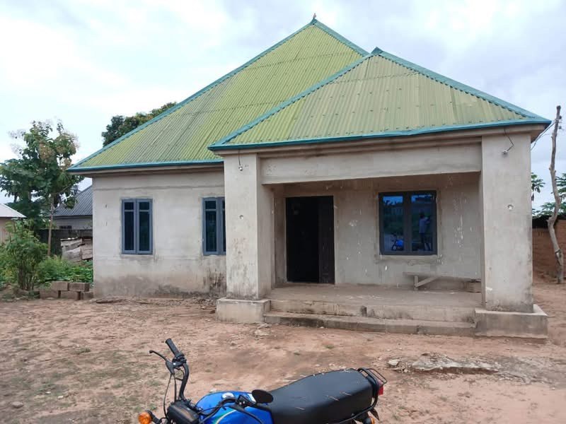 Spacious Two-Bedroom Flat Behind Bauhaus Construction for sale in Yaikyo, Makurdi, Benue