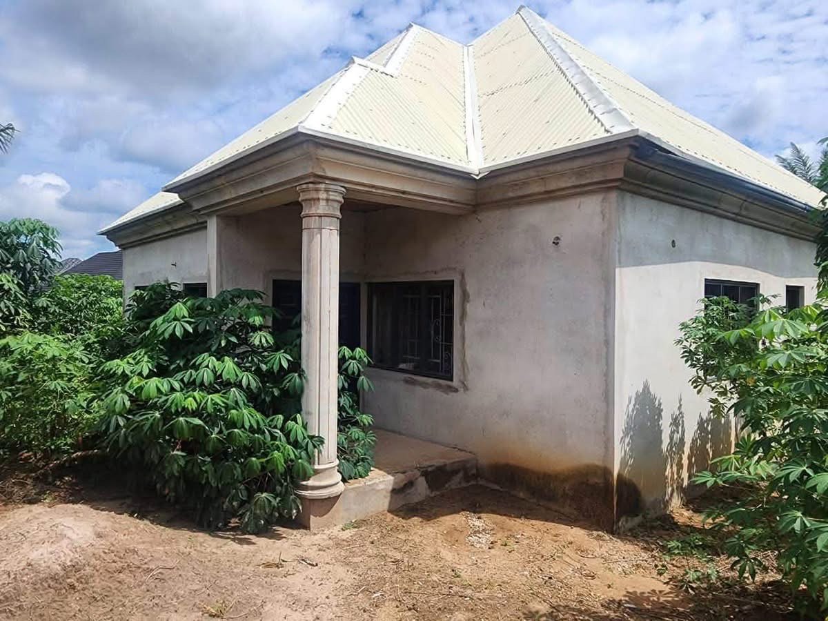 Additional view of 2 Bedroom House with Ate and Store