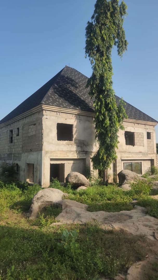 Uncompleted 14 Bedroom Duplex for sale in North Bank, Makurdi, Benue