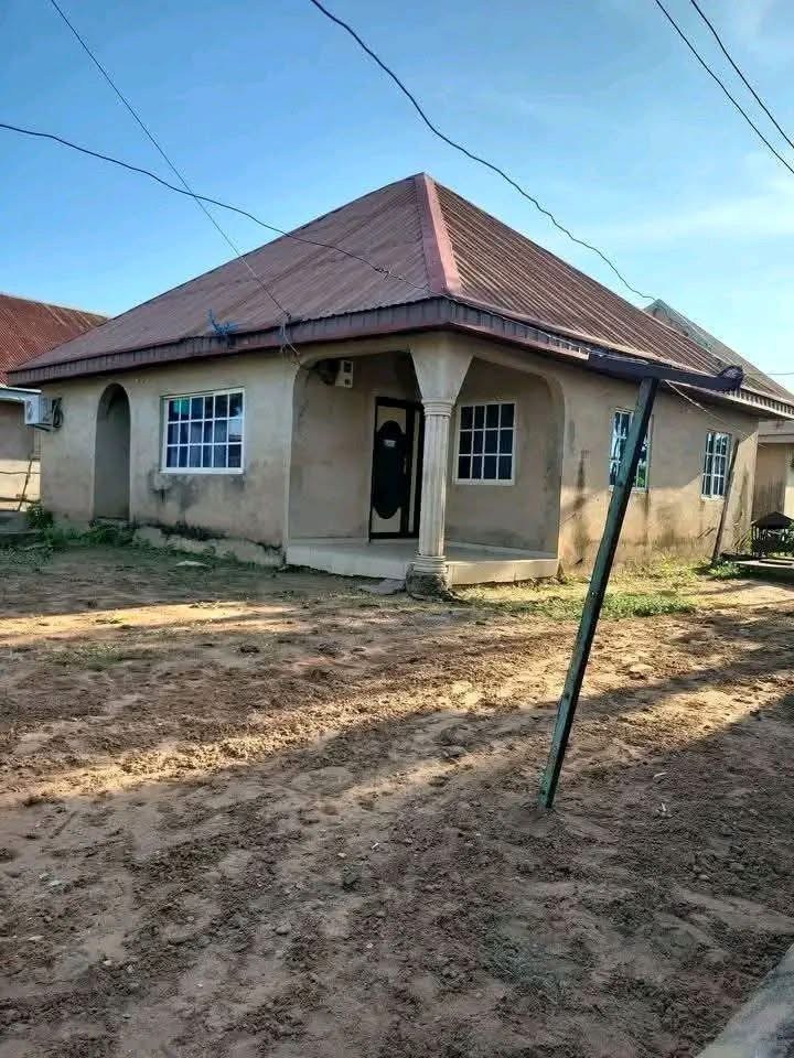 Spacious Three Bedroom Flat for sale in Kanshio, Makurdi, Benue