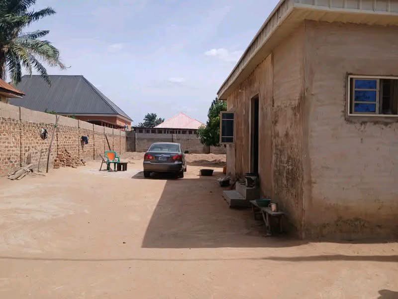 Additional view of 3 Bedroom Flat with Shop for Sale