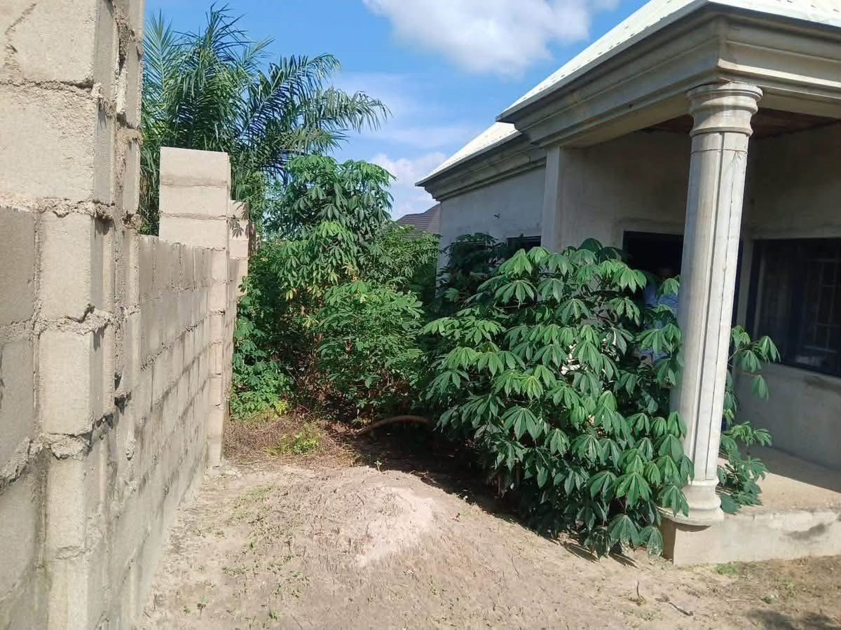 Additional view of 2 Bedroom House with Ate and Store