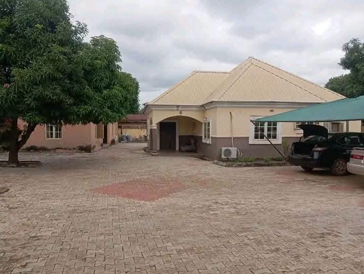 Multi-Unit Residential Property with Shops for sale in Federal Low Cost Housing, Makurdi, Benue