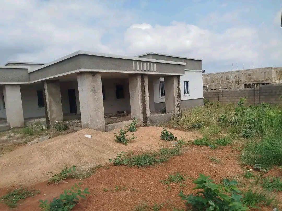 Additional view of Spacious Three Bedroom Flat with BQ