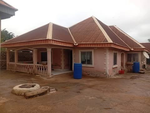 Additional view of 4 Bedroom House with Shops