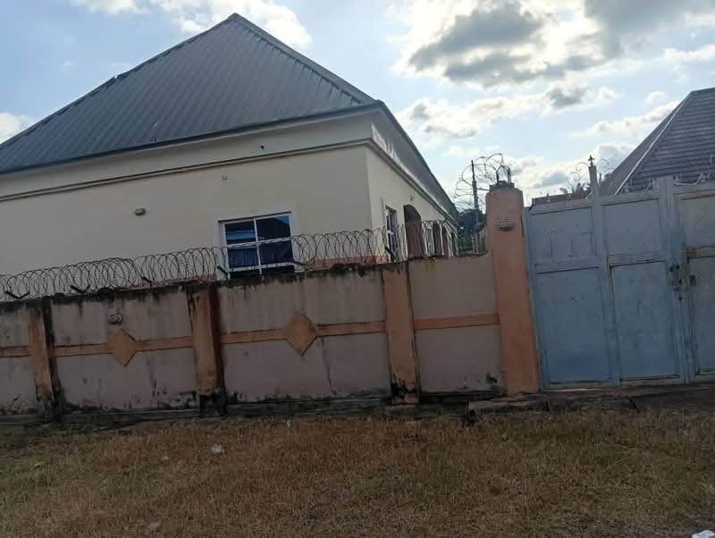 Additional view of 4 Units of 1 Bedroom Flat