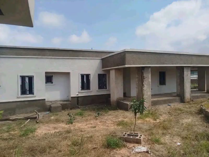 Additional view of Spacious Three Bedroom Flat with BQ