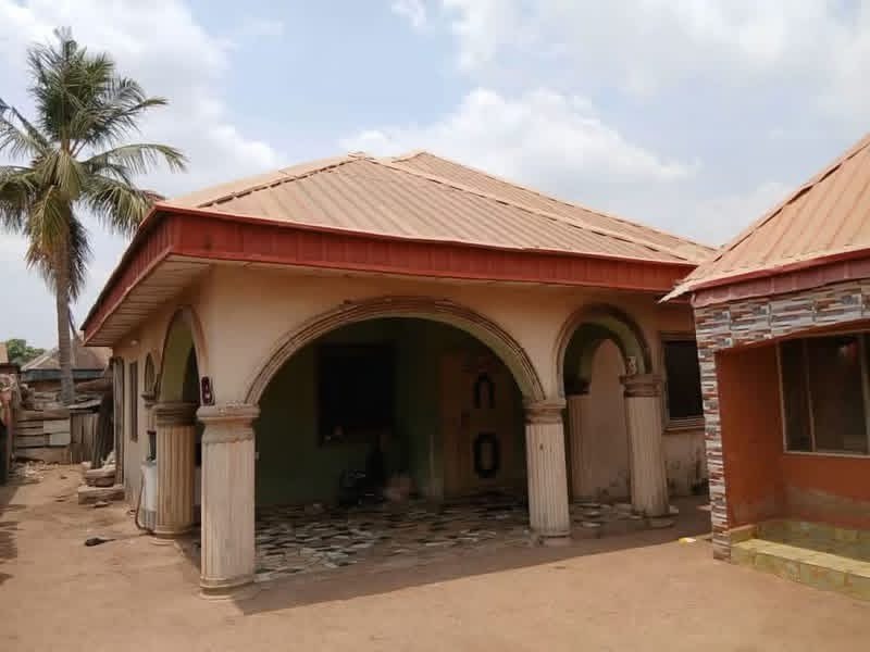 Spacious 4-Bedroom Bungalow with Self-Contained Units for sale in Behind Mango World, Makurdi, Benue