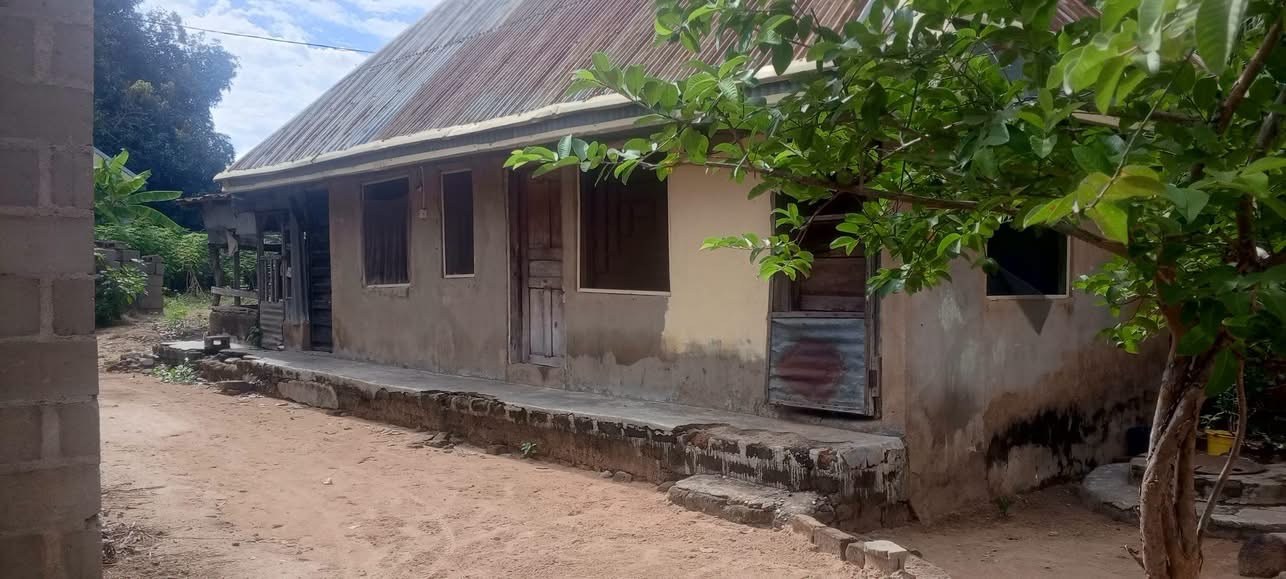 Three Units Self-Contained Residential with Poultry for sale in Behind Kyange Plaza, Off George Akume Way Makurdi, Makurdi, Benue