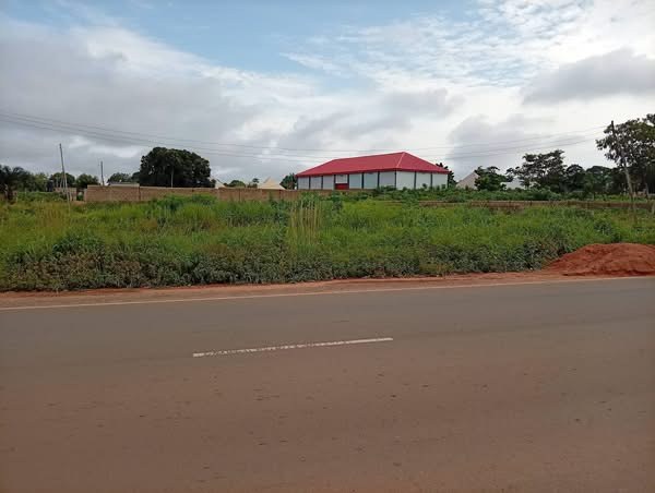 Additional view of Two-Bedroom Structure on Large Roadside Plot
