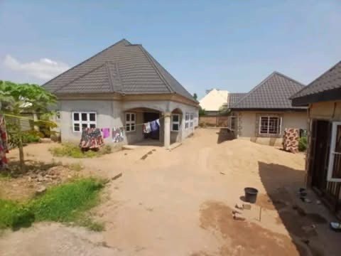 Additional view of 4 Bedroom House with Additional Flats