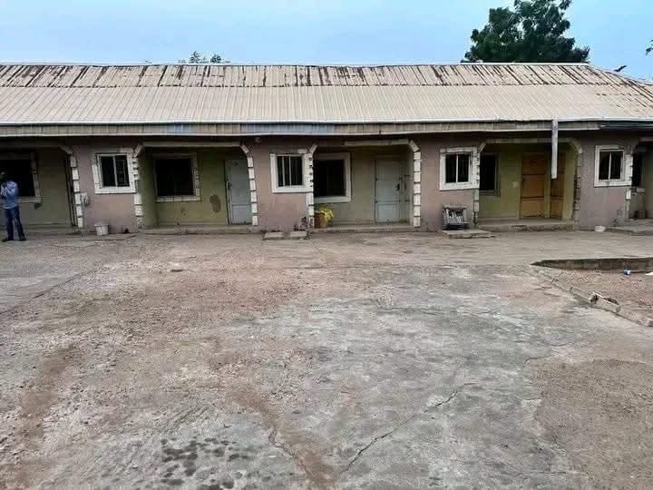 Multiple Self-Contained and One-Bedroom Apartments for sale in Yina Junction, Makurdi, Benue