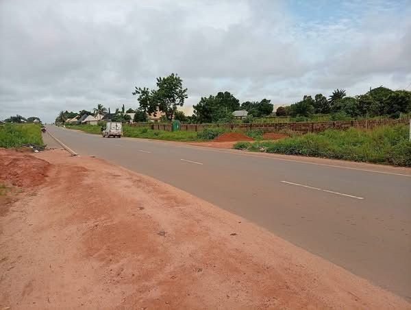 Additional view of Two-Bedroom Structure on Large Roadside Plot
