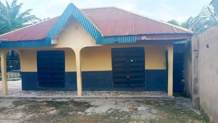 Additional view of Fine Double Shop on Otukpo Road