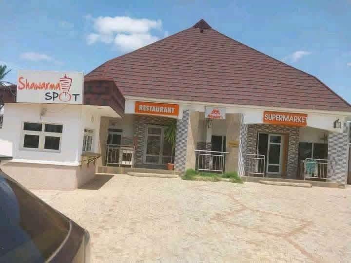 Commercial Property with Restaurant, Supermarket, Bakery for sale in Gaadi Layout, Makurdi, Benue
