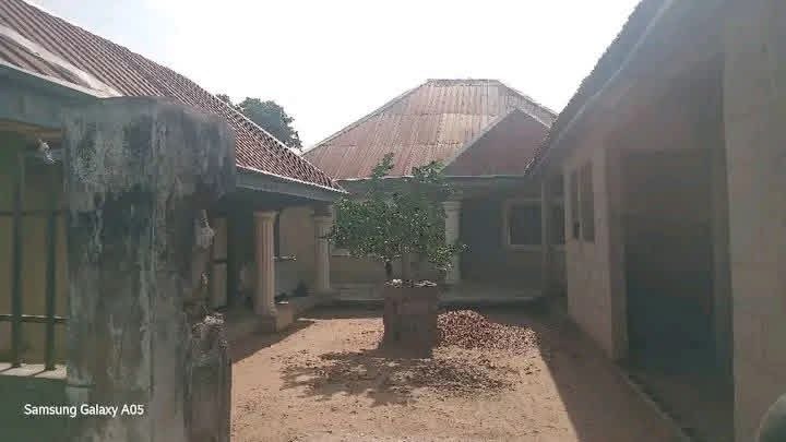 Spacious Multi-Unit Residential Property for sale in Nyorgungu, Makurdi, Benue