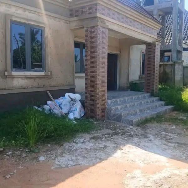 Newly Built Standard 3-Bedroom Flat for sale in Opposite International Market, near Sese Invent Centre, Makurdi, Benue