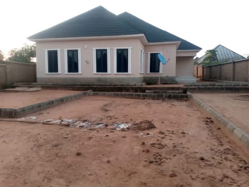 Three Bedroom Flat for Sale for sale in Off George Akume Way, Makurdi, Benue