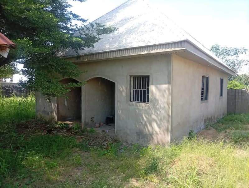 Uncompleted One Bedroom Apartment and Single Room for sale in Beside Yaikyo Market, Makurdi, Benue